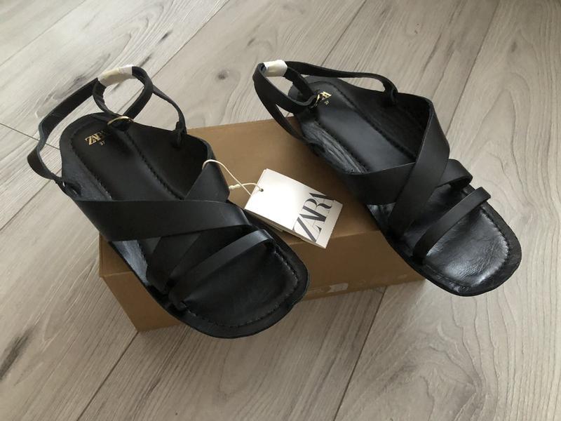 Шкіряні сандалі zara, розмір 37
