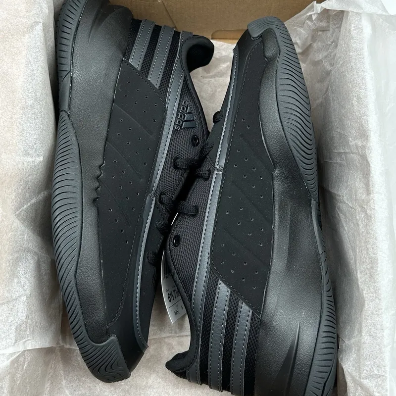 Кросівки  adidas front court