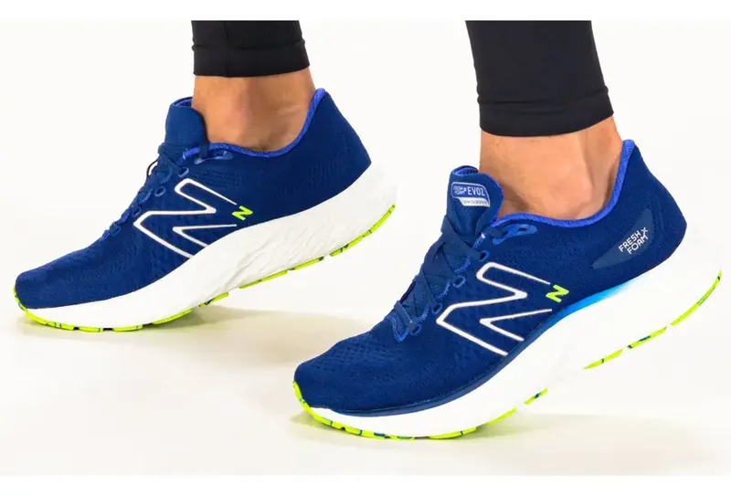 Кросівки для бігу new balance fresh foam evoz v3