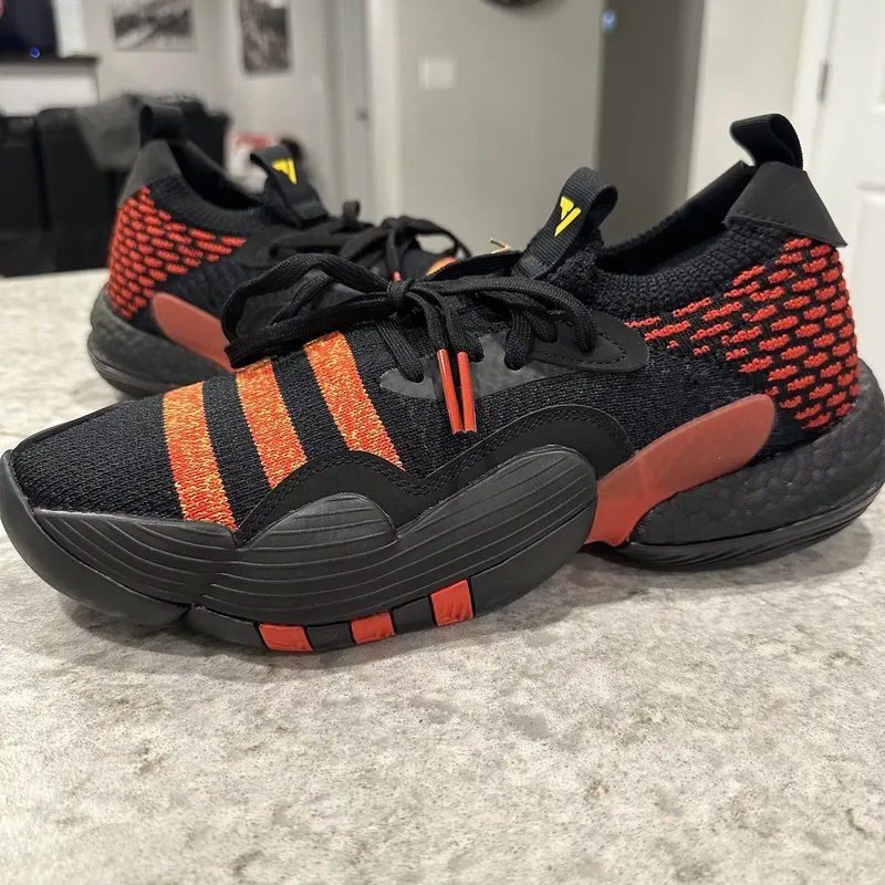 Кросівки adidas trae young 2