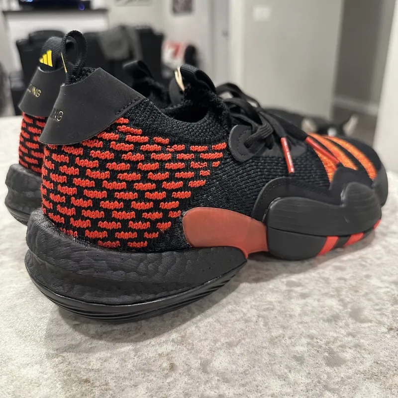 Кросівки adidas trae young 2