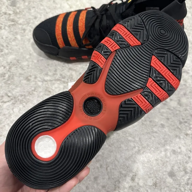 Кросівки adidas trae young 2