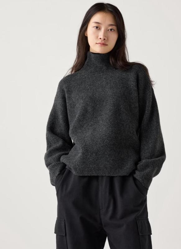 Светр з пряжі soufflé uniqlo