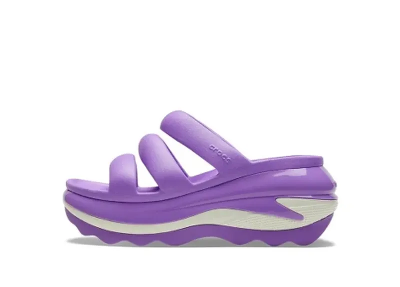 Шльопанці crocs mega crush triple strap