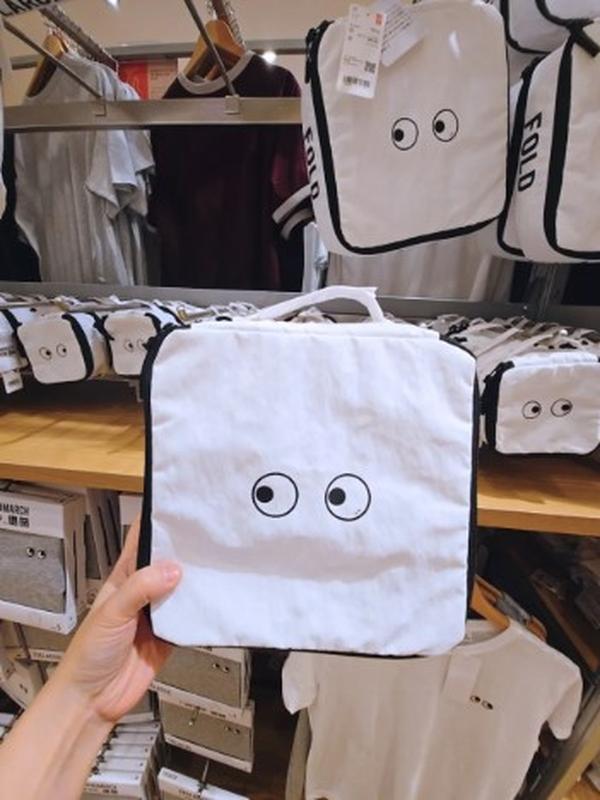 Квадратний чохол uniqlo x anya hindmarch