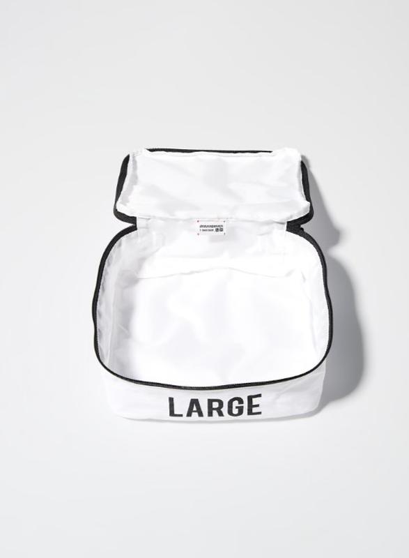 Квадратний чохол uniqlo x anya hindmarch