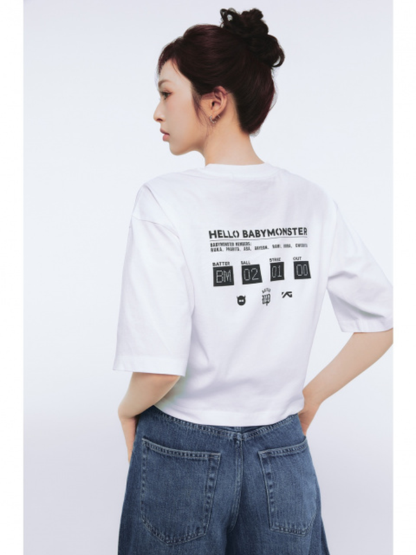 Футболка з графікою babymonster ut uniqlo
