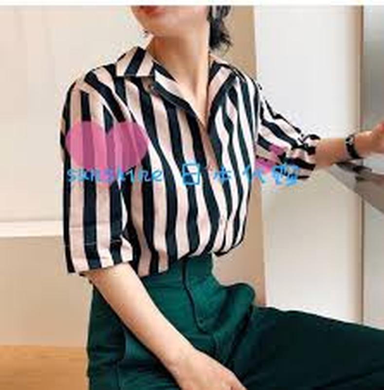 Жіноча сорочка з відкритим коміром uniqlo
