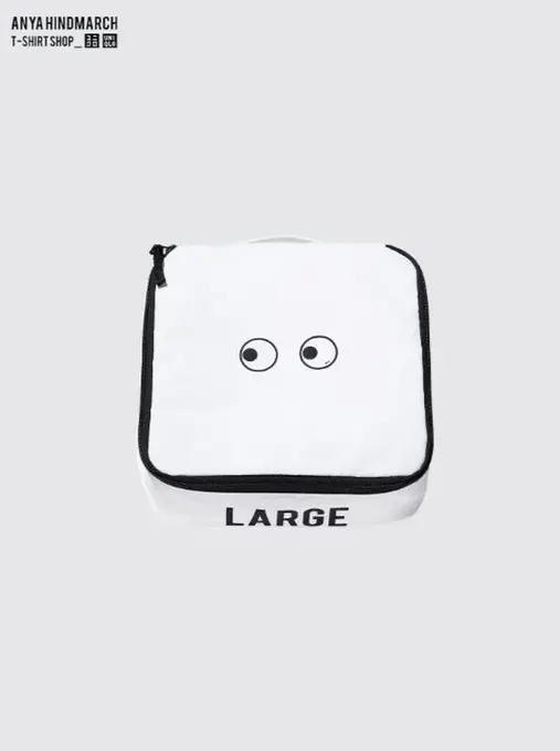 Квадратний чохол uniqlo x anya hindmarch