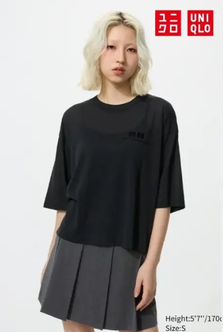 Футболка з графікою babymonster ut uniqlo